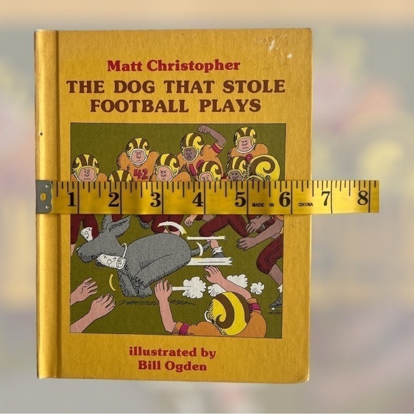 Vintage 1980 The Dog That Stole Football Plays hard cover book - Picture 3 of 6